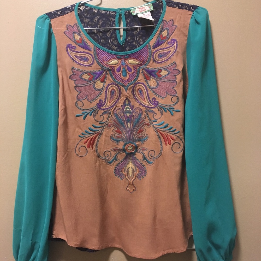 Embroidered top with lace back